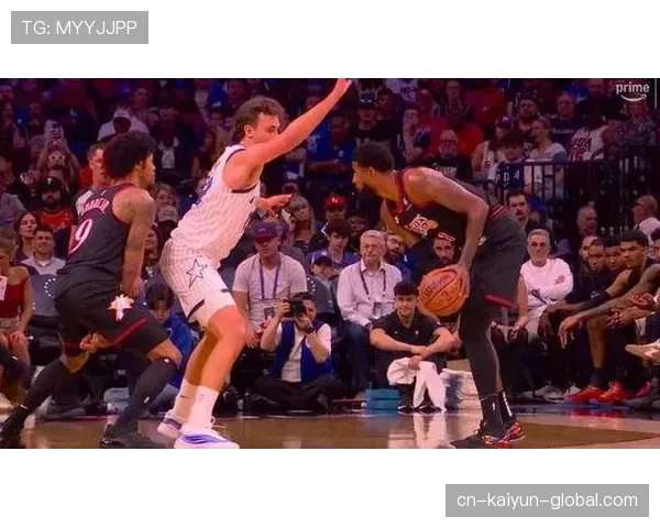 班·西蒙斯无球跑位提升防守效率明显优于西蒙斯时代替者