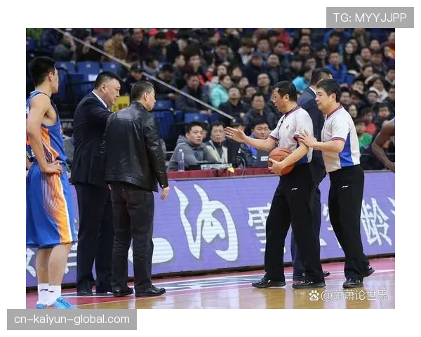 裁判职责：比赛中保证规则执行与判罚权界定