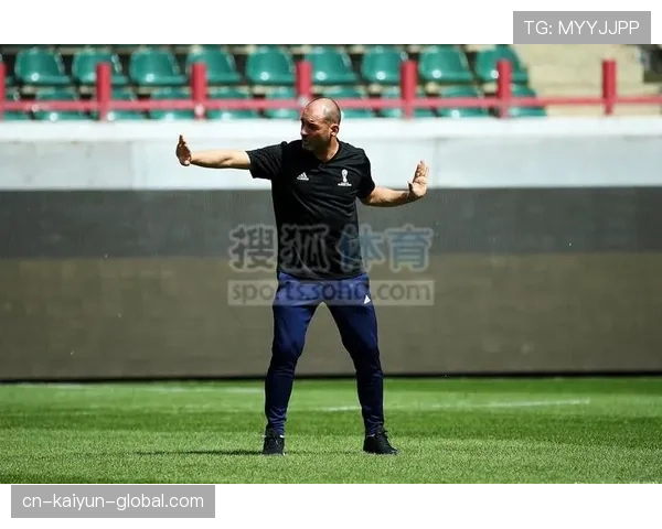 过分力量犯规判罚标准为何这么严格，裁判如何精准区分？