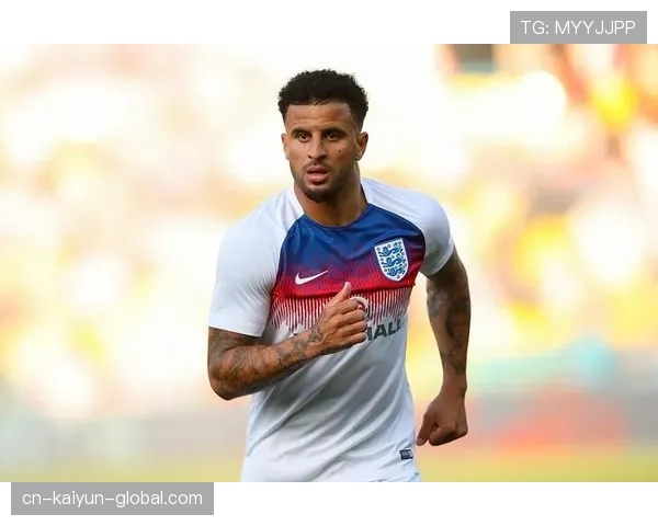 凯尔·沃克三中卫与边后卫多角色切换的战术价值