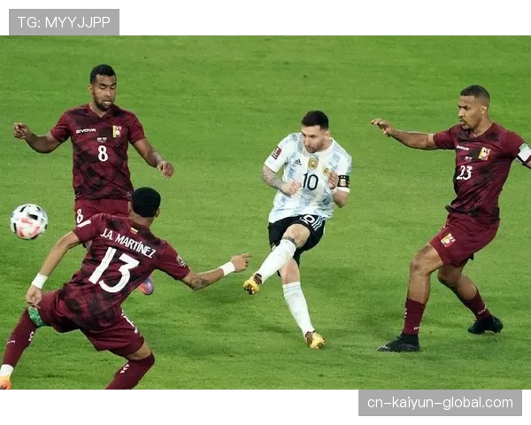 斯卡洛尼技术理念强调控球与高位逼抢，战术体系持续提升